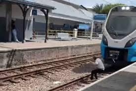 Man Dies in Suspected Suicide After Jumping in Front of Train at Cape Town Station
