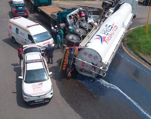 Diesel Tanker Crash Spills 30,000 Liters on Durban M7, Injuring Four
