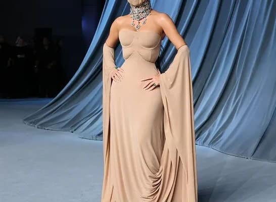 The Unseeable Star: Kim Kardashian’s Masked Gala Entrance Ignites a Frenzy of Fashion and Speculation