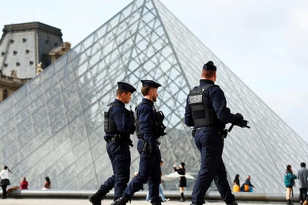 Break in Louvre Heist Case: Five New Suspects Arrested as Hunt for Missing €88 Million Crown Jewels Intensifies