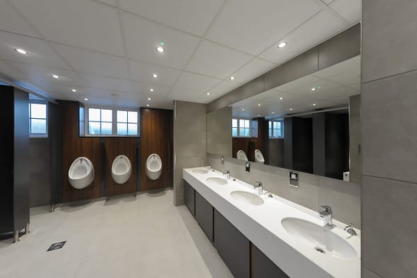 The Great Office Taboo: Viral Post Ignites Raw Debate on the Politics of Pooping at Work