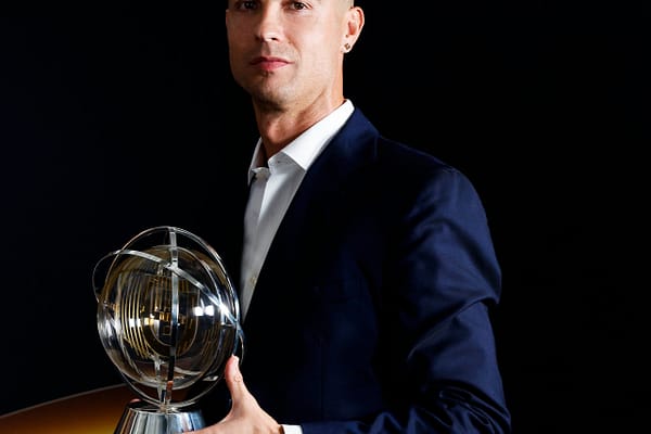 A Night of Legends: Ronaldo Lifts the Inaugural Prestige Globe in a Celebration of Portuguese Football