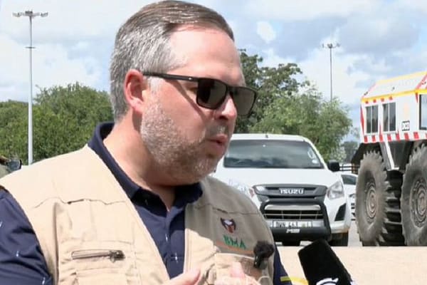 Home Affairs Minister Leon Schreiber Conducts Easter Readiness Visit at Beitbridge Border