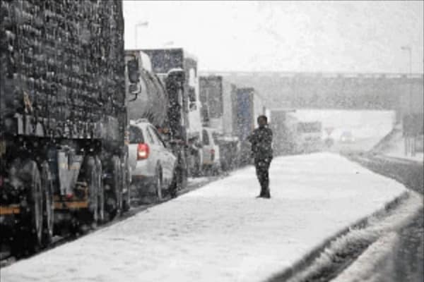 South Africa Braces for Intense Cold Front as Flood Warnings Issued